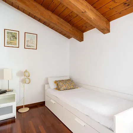 Broccaindosso 32 By District Apartment *