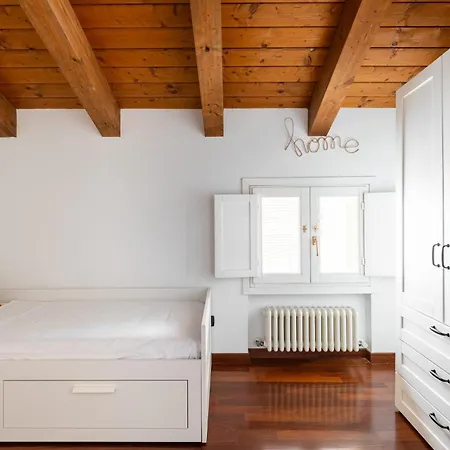 Broccaindosso 32 By District * Bolonia