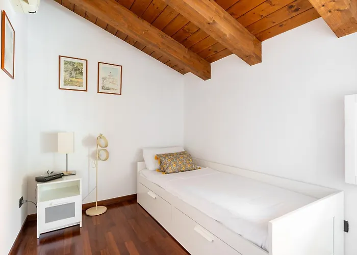 Broccaindosso 32 By District شقة *