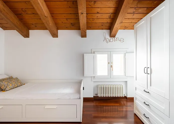 Broccaindosso 32 By District * 볼로냐